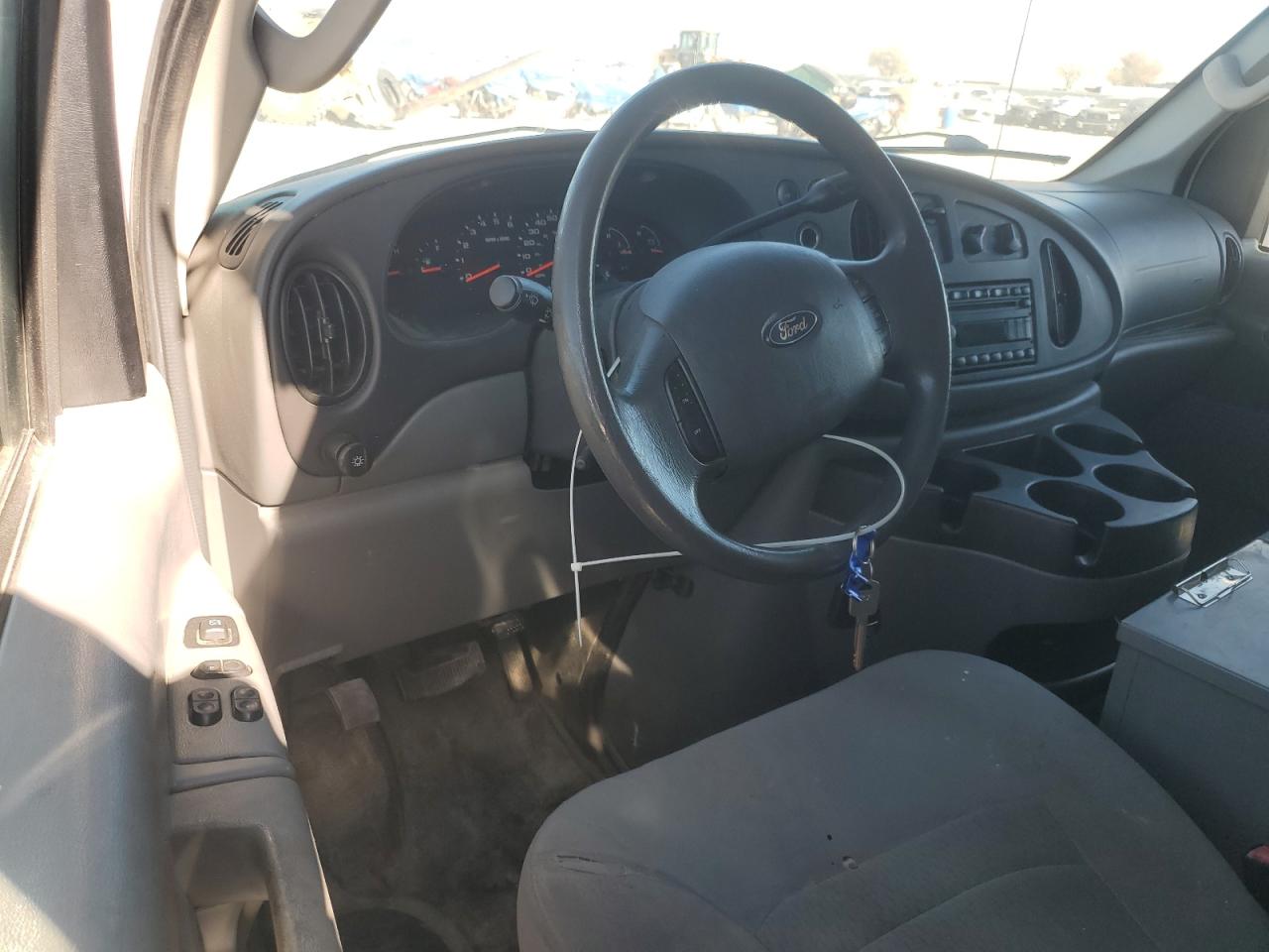 2008 FORD E250 UTILITY / SERVICE VAN photo 8