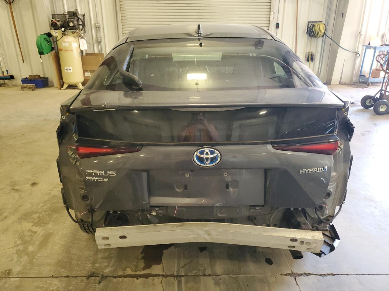 2019 TOYOTA PRIUS photo 6
