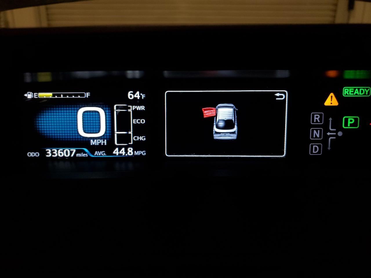 2019 TOYOTA PRIUS photo 9