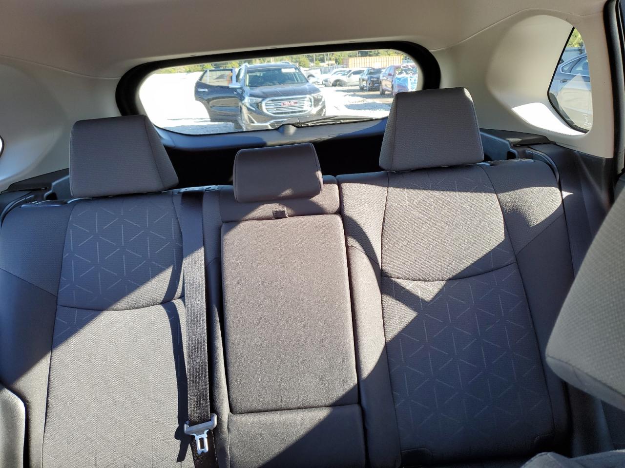 2025 TOYOTA RAV4 XLE photo 19