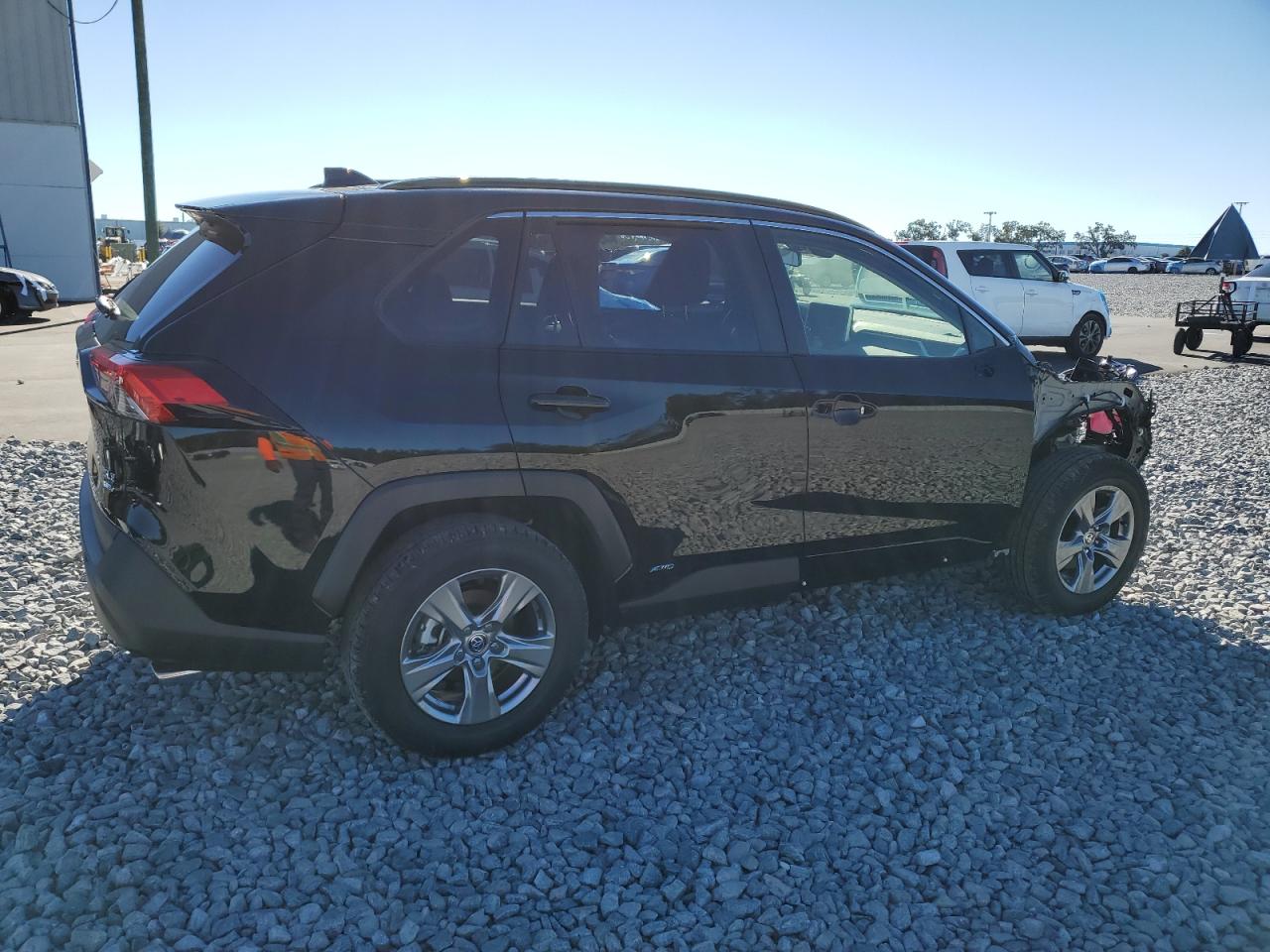 2025 TOYOTA RAV4 XLE photo 5