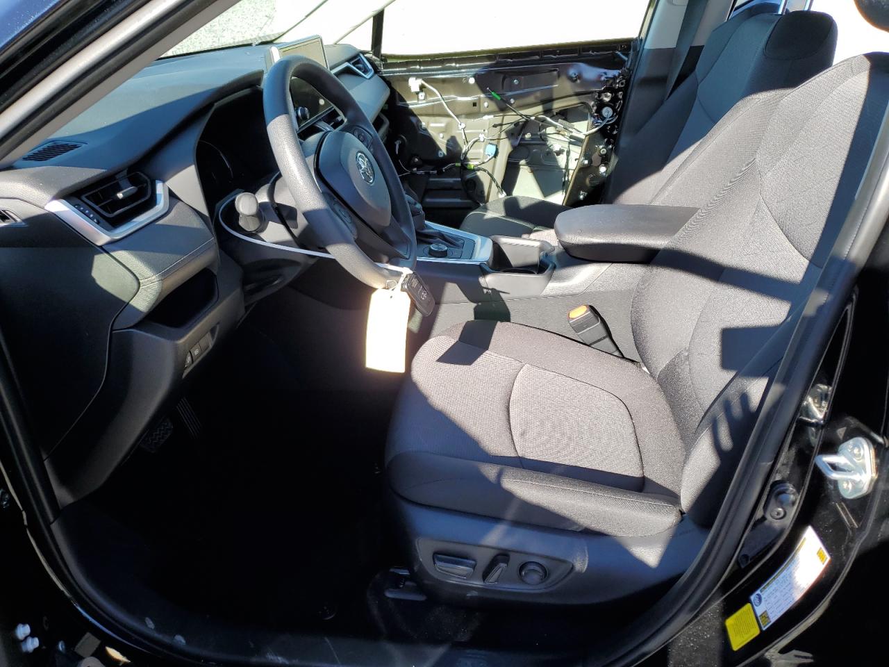 2025 TOYOTA RAV4 XLE photo 13