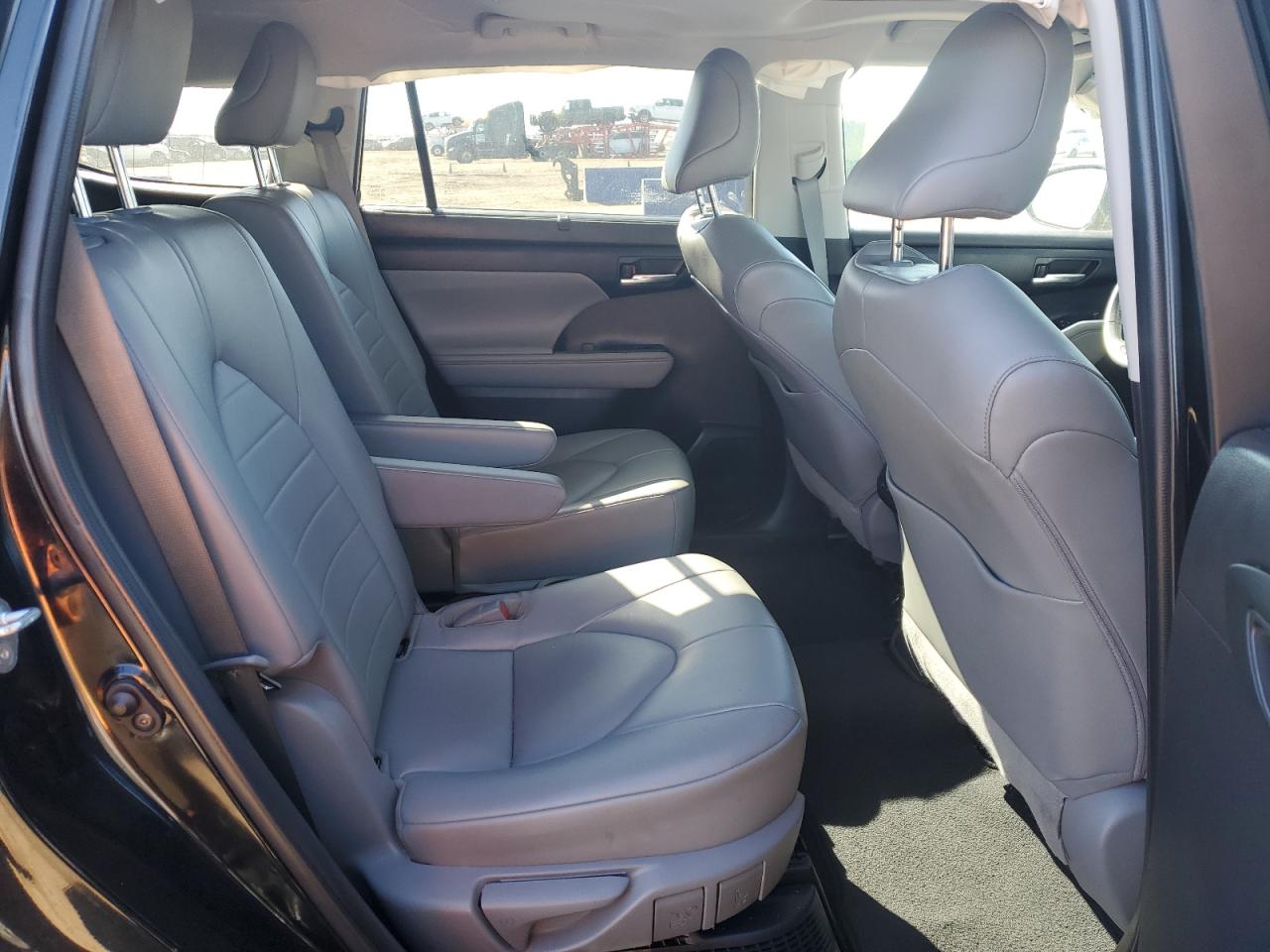 2022 TOYOTA HIGHLANDER HYBRID XLE photo 11