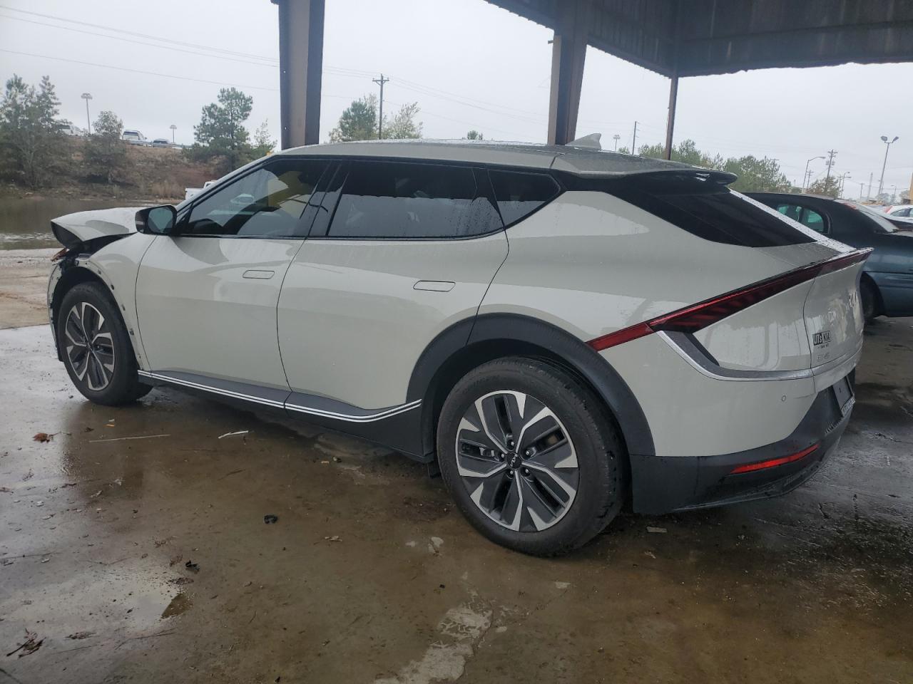 2024 KIA EV6 LIGHT photo 2