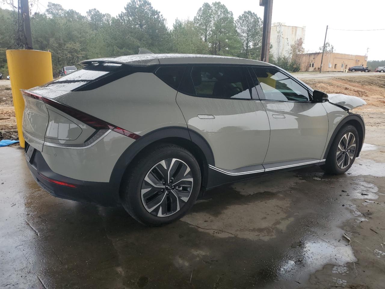 2024 KIA EV6 LIGHT photo 3