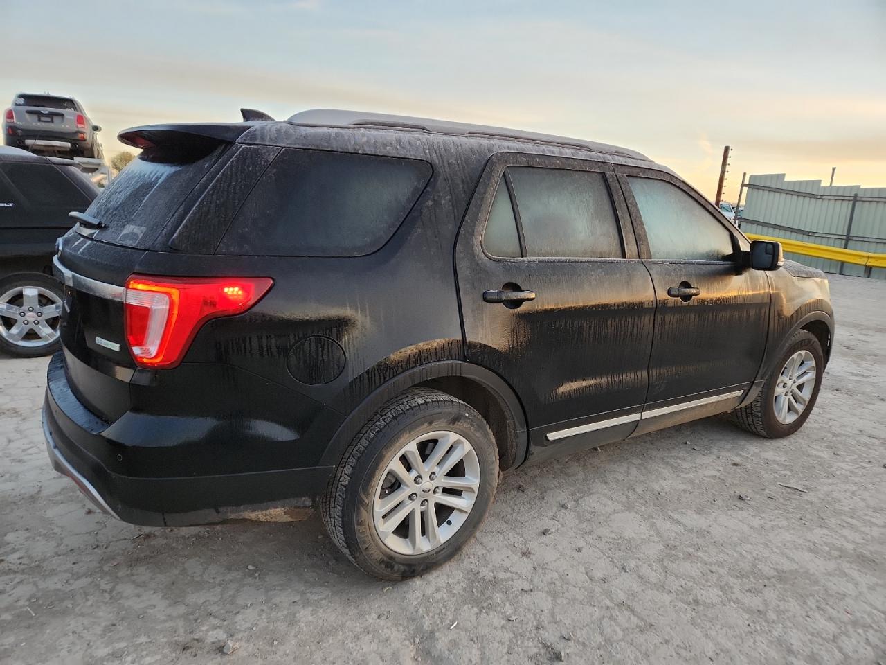 2016 FORD EXPLORER XLT photo 5