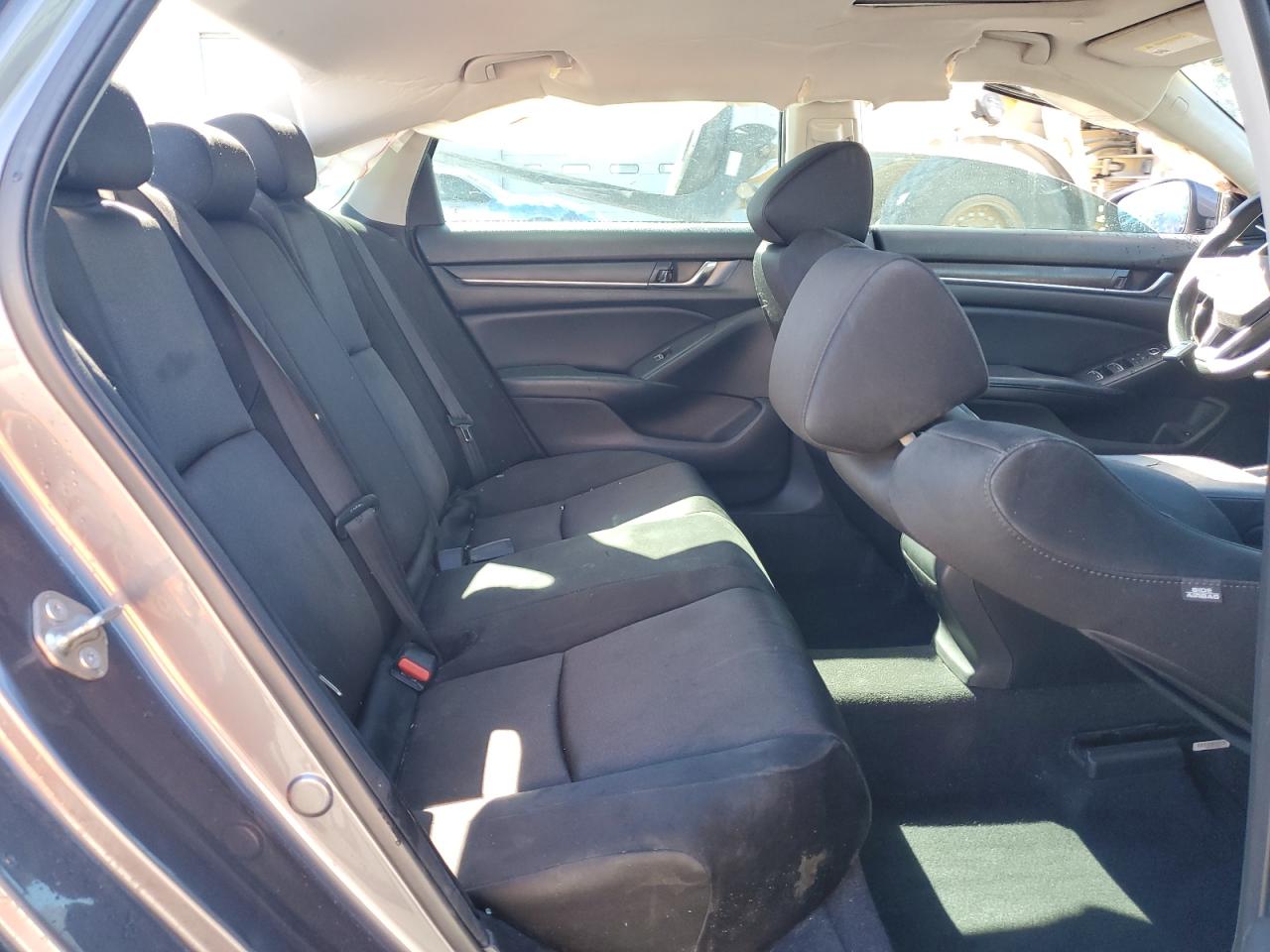 2018 HONDA ACCORD EX photo 10