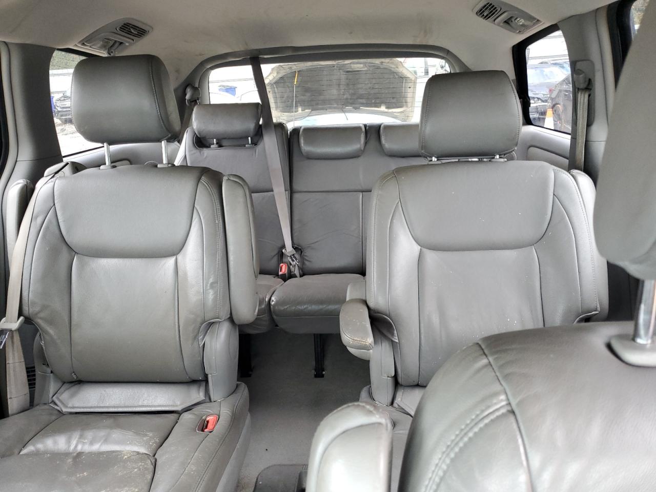 2004 TOYOTA SIENNA photo 10
