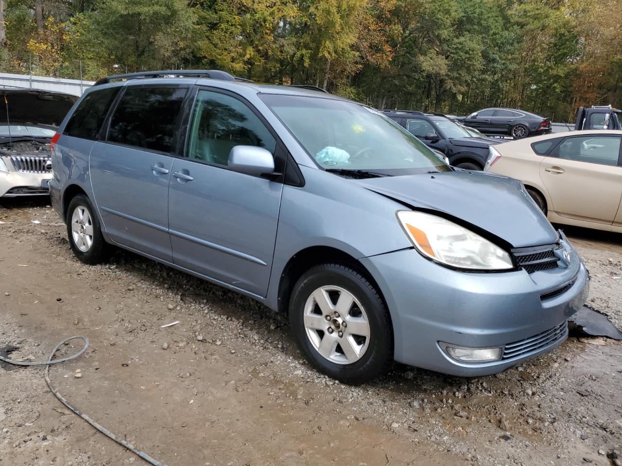 2004 TOYOTA SIENNA photo 4