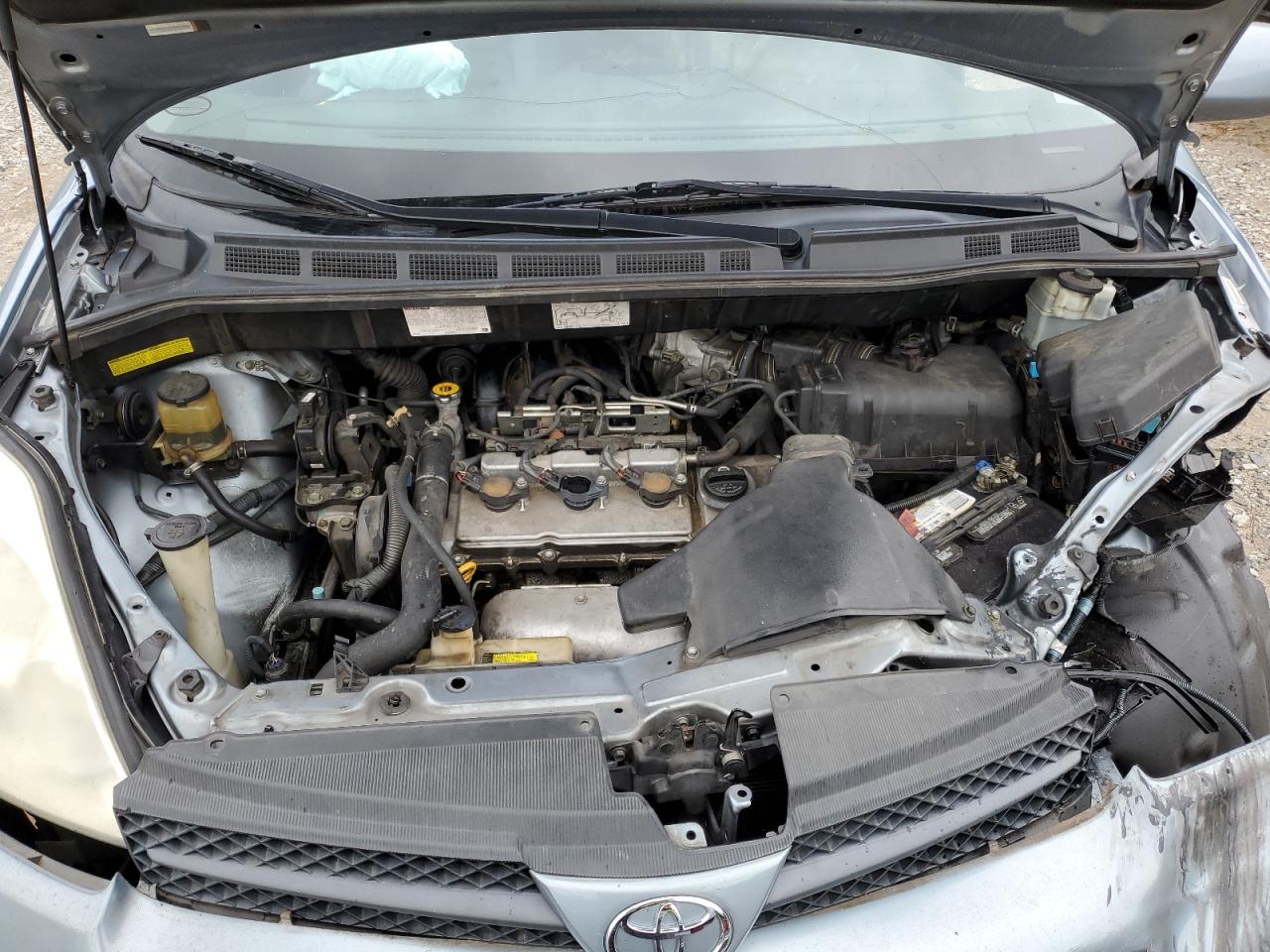 2004 TOYOTA SIENNA photo 12