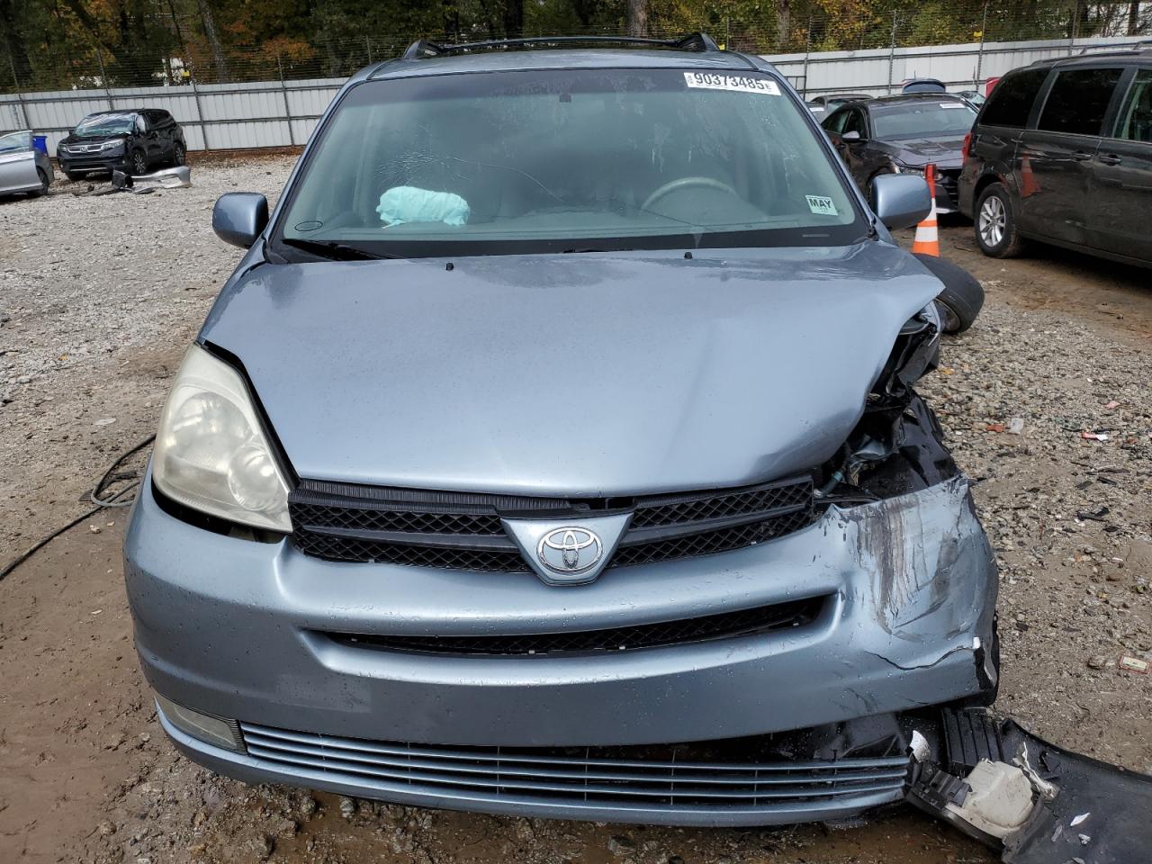 2004 TOYOTA SIENNA photo 5