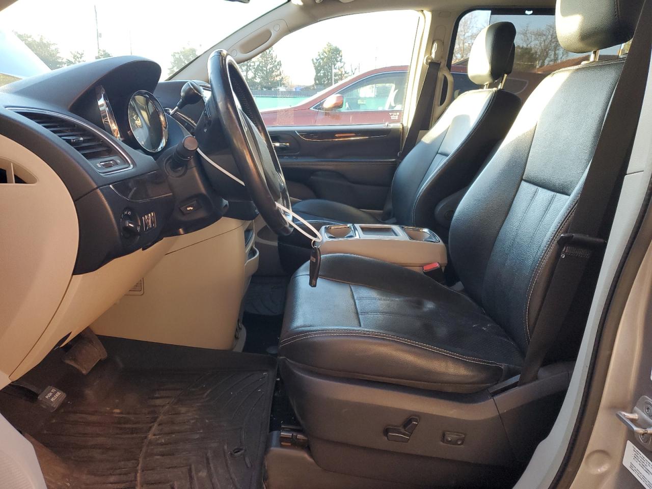 2013 CHRYSLER TOWN & COUNTRY TOURING L photo 13
