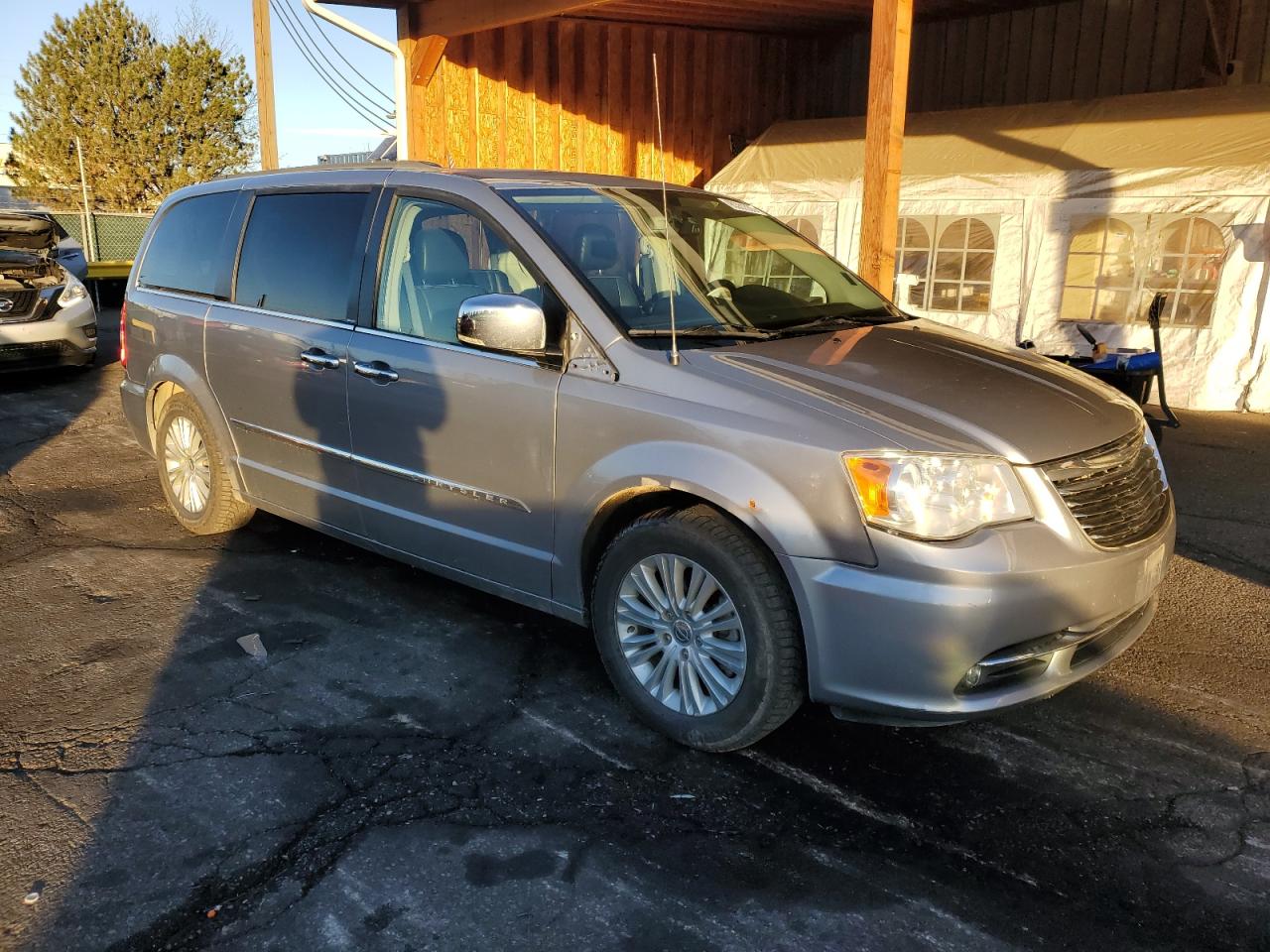 2013 CHRYSLER TOWN & COUNTRY TOURING L photo 7
