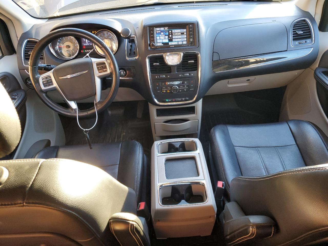 2013 CHRYSLER TOWN & COUNTRY TOURING L photo 15