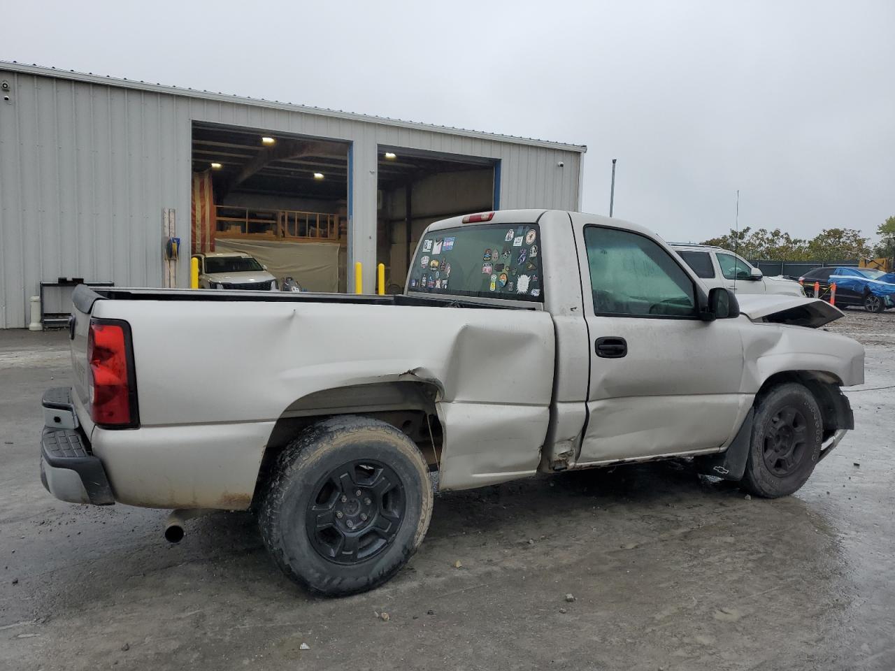 2005 CHEVROLET SILVERADO C1500 photo 3