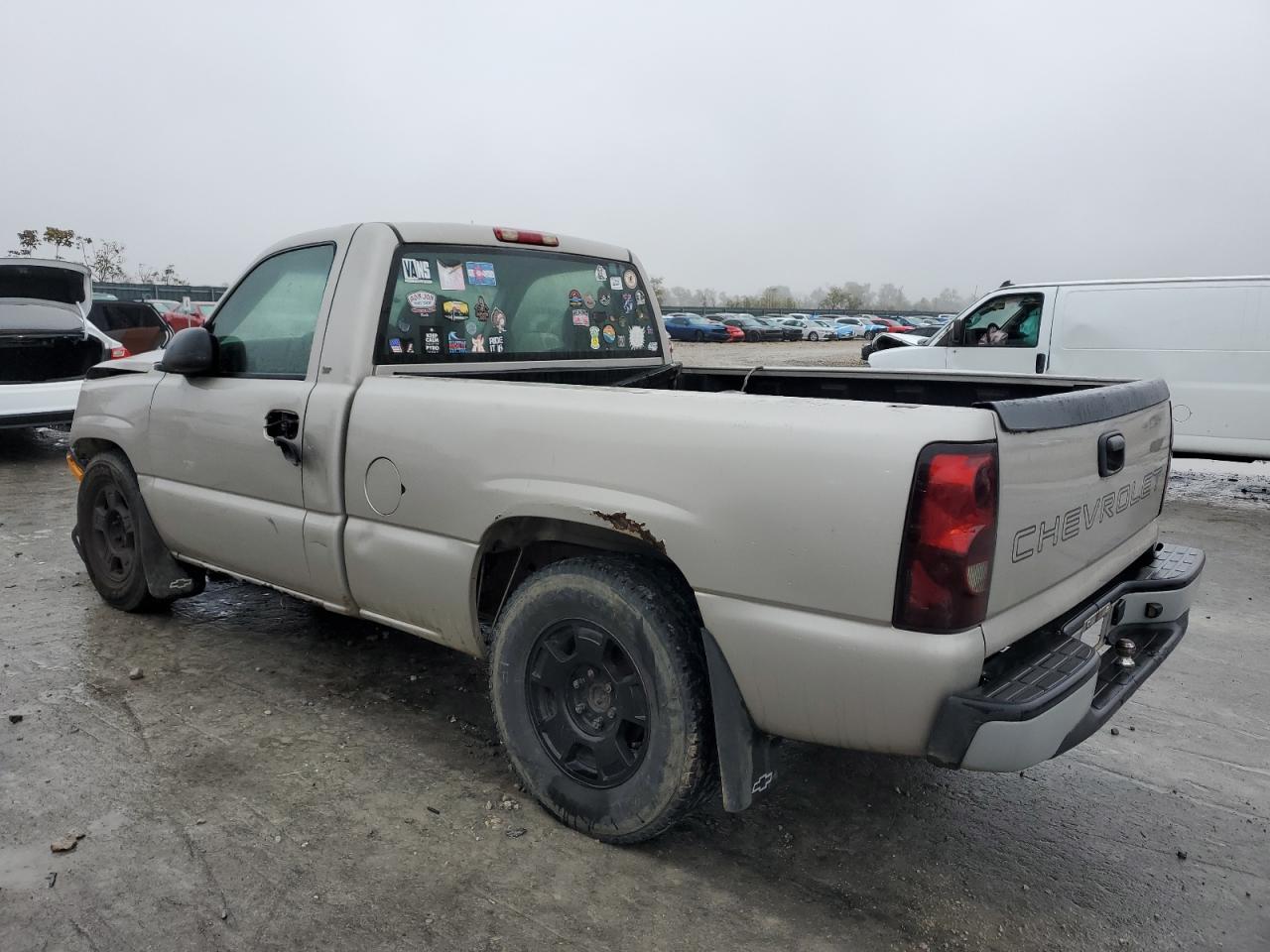 2005 CHEVROLET SILVERADO C1500 photo 2