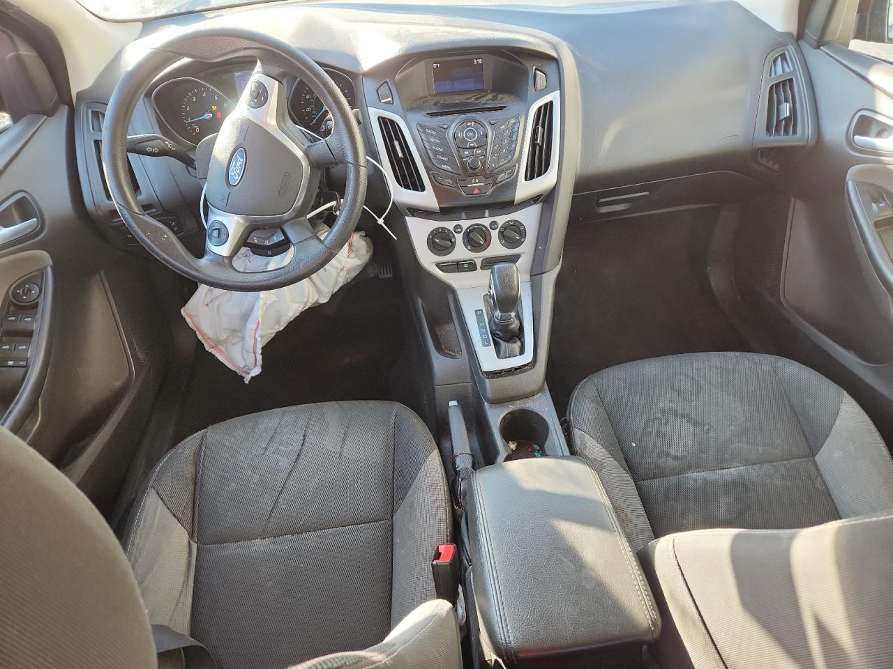 2014 FORD FOCUS SE photo 8