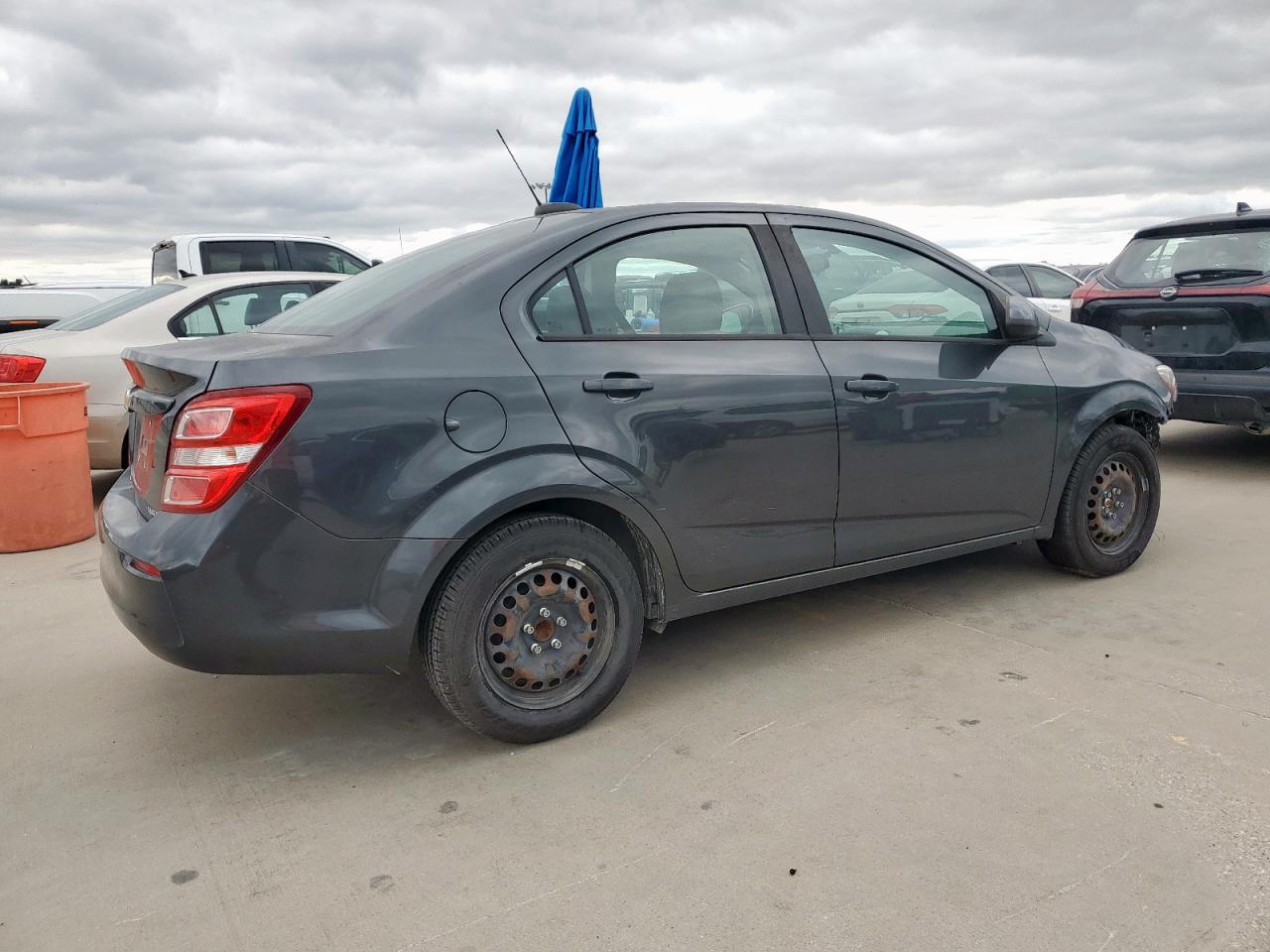 2017 CHEVROLET SONIC LS photo 5