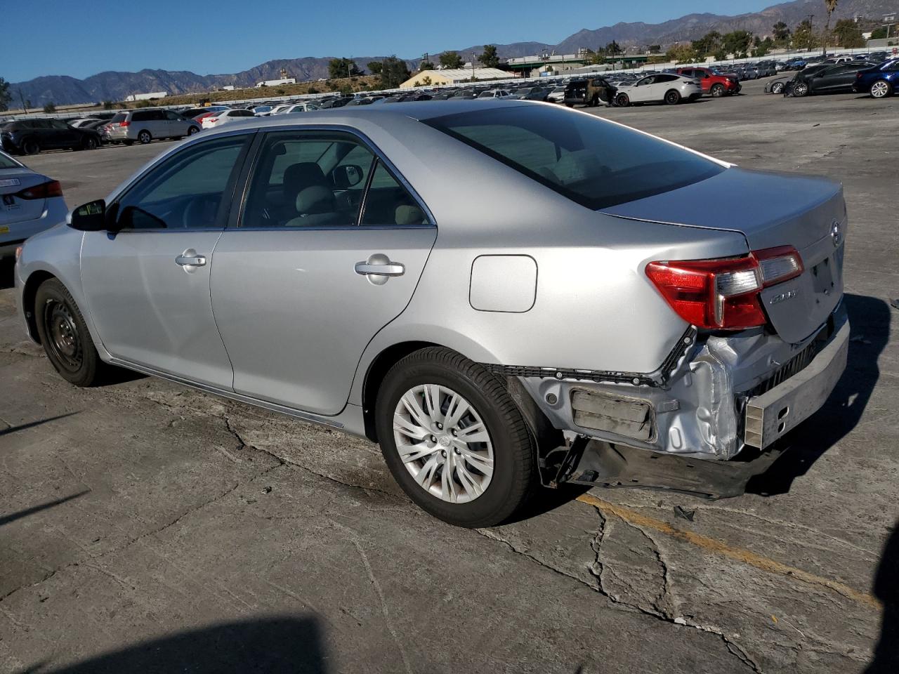 2014 TOYOTA CAMRY LE photo 3