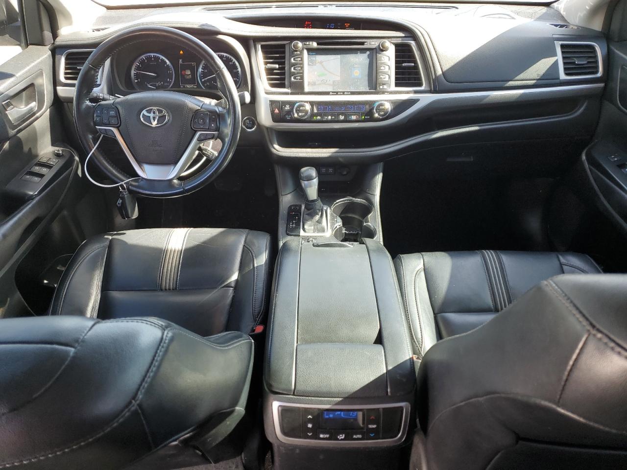 2017 TOYOTA HIGHLANDER SE photo 15