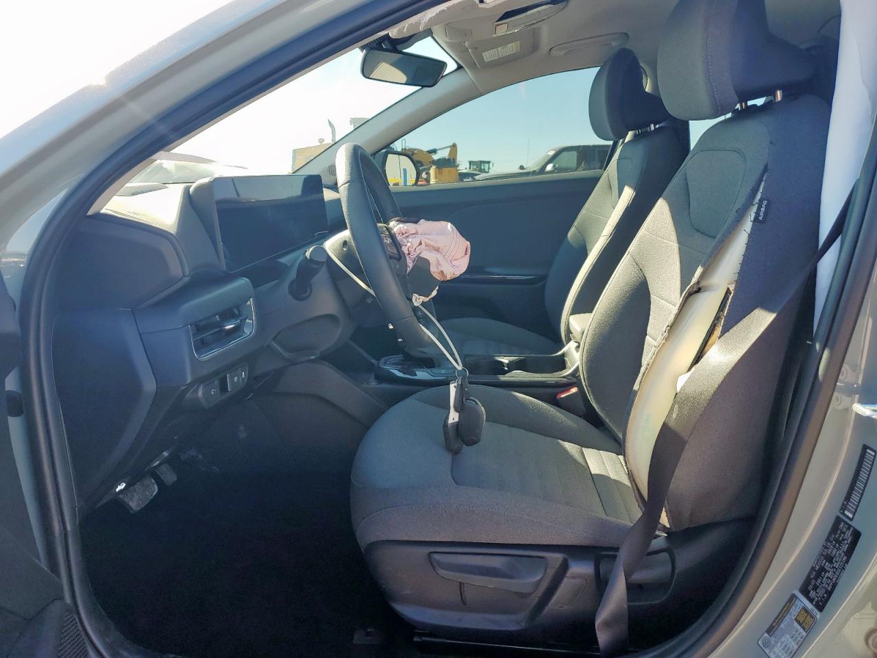 2025 KIA K4 EX photo 19
