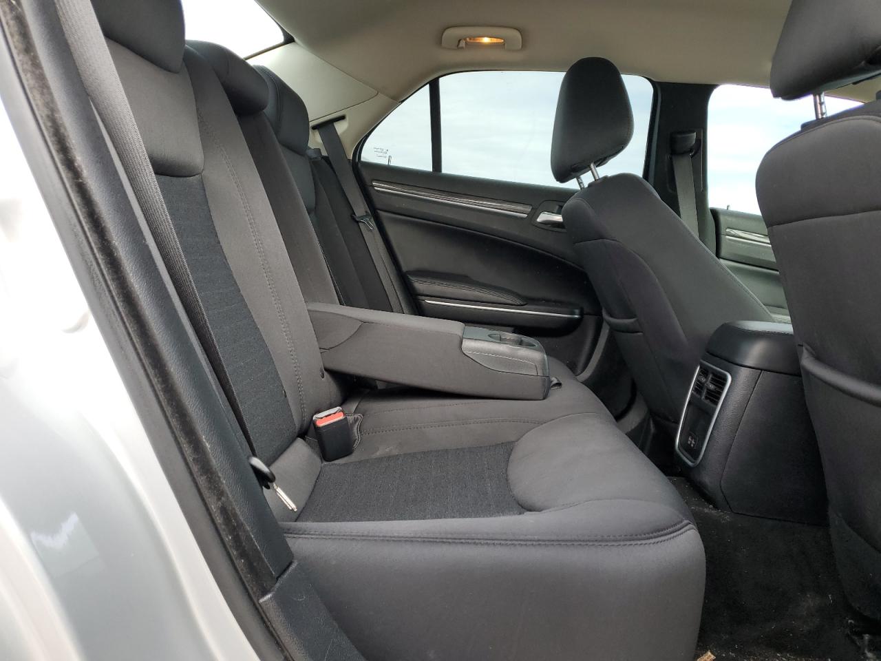 2021 CHRYSLER 300 TOURING photo 19