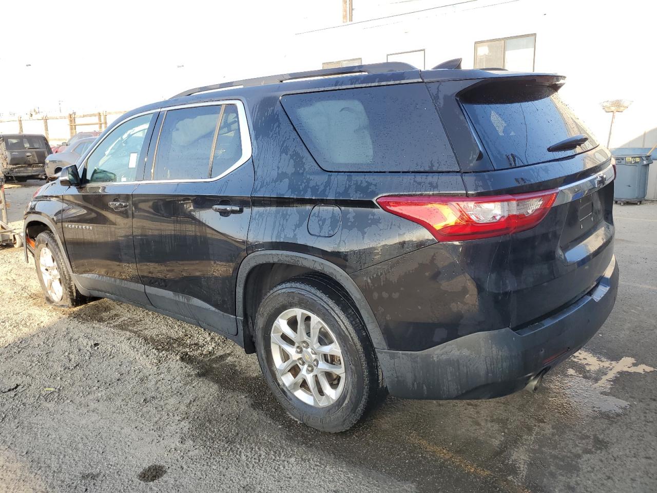 2019 CHEVROLET TRAVERSE LT photo 2