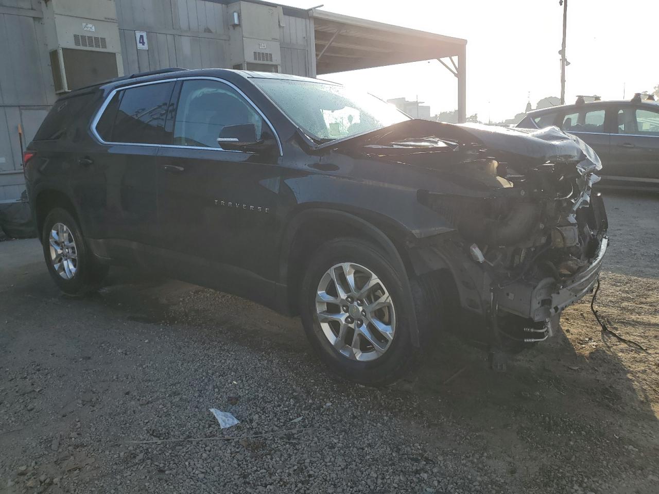 2019 CHEVROLET TRAVERSE LT photo 4
