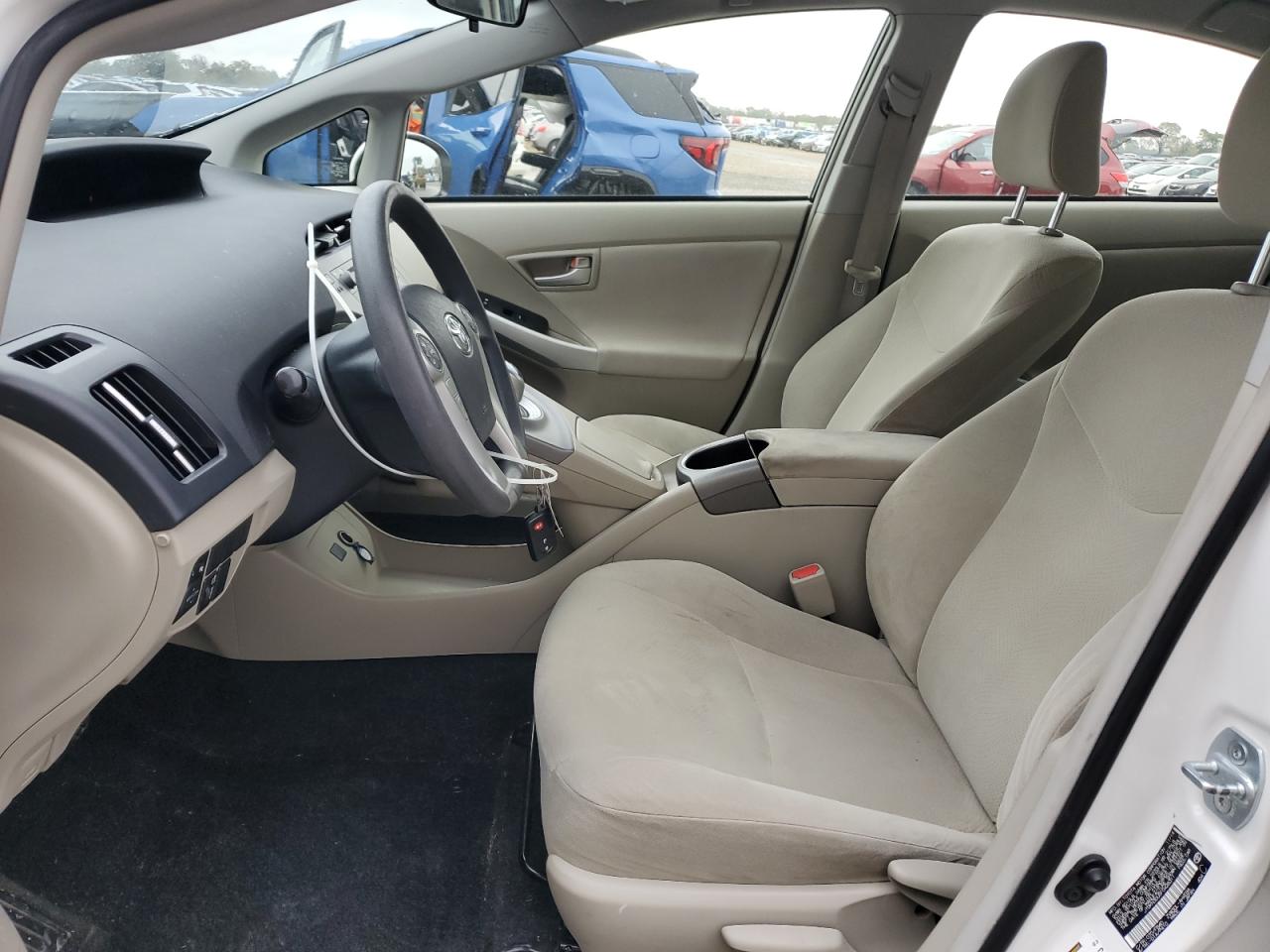 2015 TOYOTA PRIUS photo 7