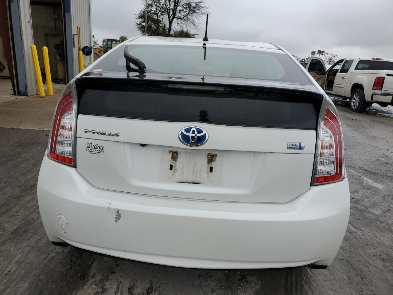 2015 TOYOTA PRIUS photo 6