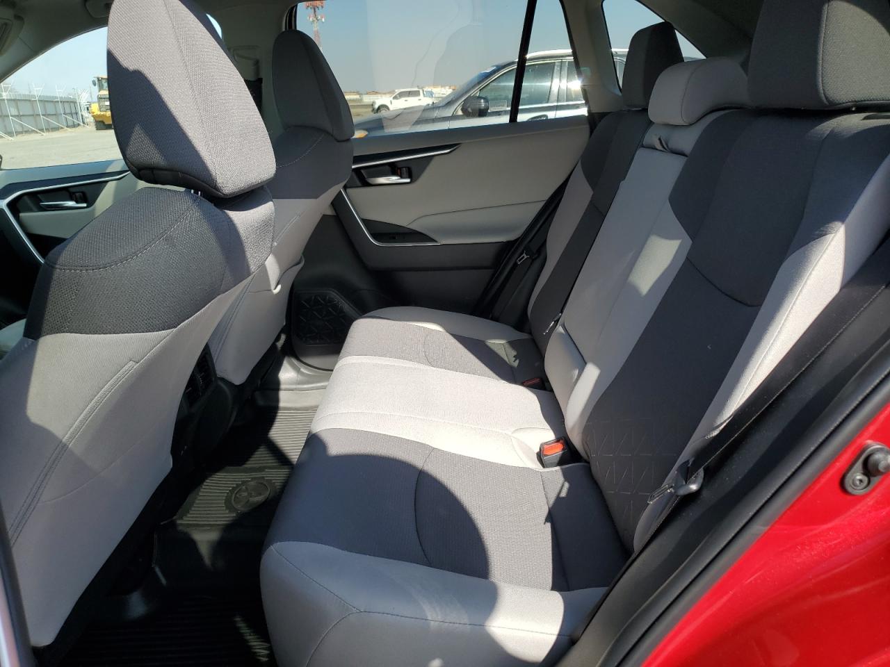 2024 TOYOTA RAV4 XLE photo 10