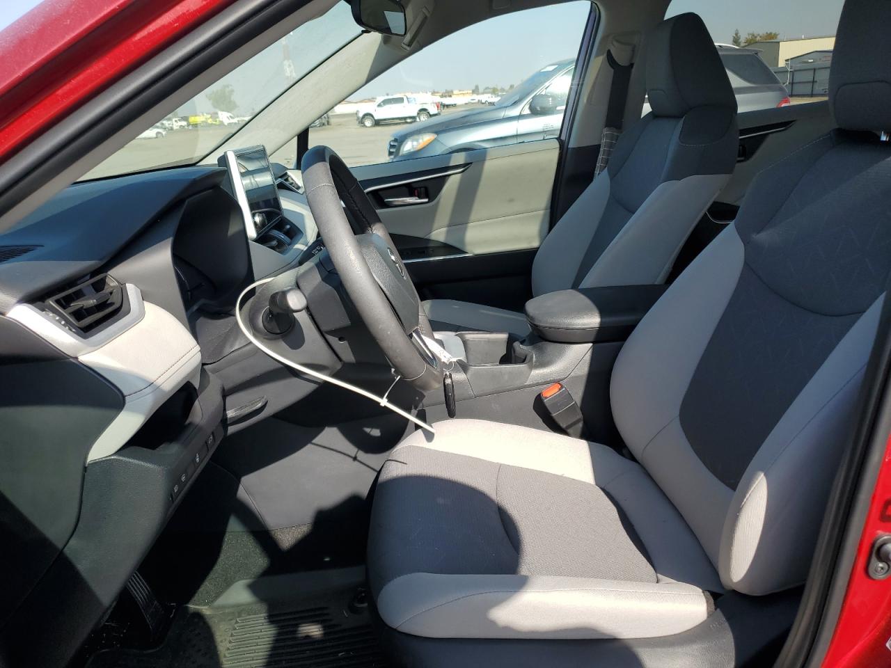 2024 TOYOTA RAV4 XLE photo 7