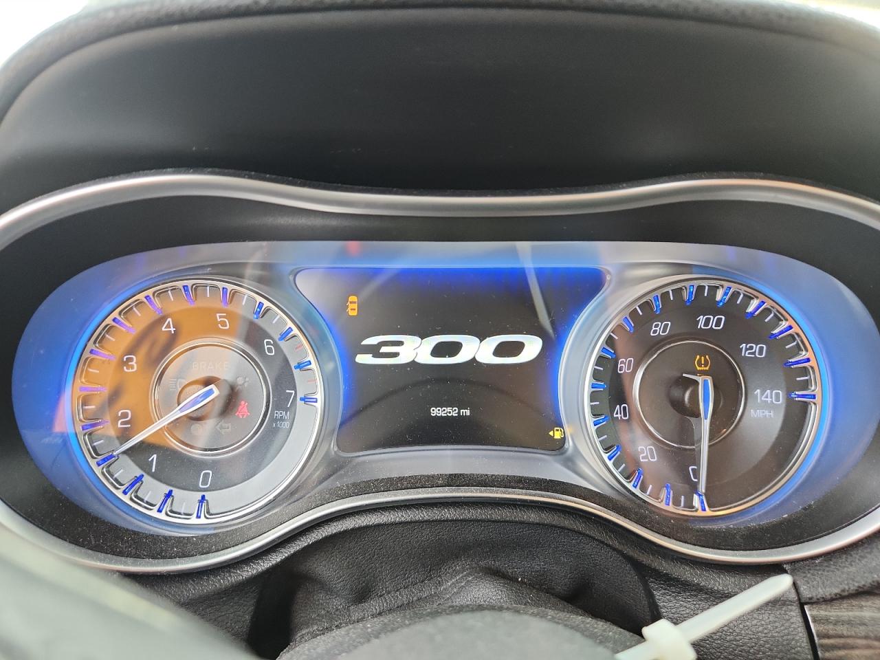 2018 CHRYSLER 300 TOURING photo 9