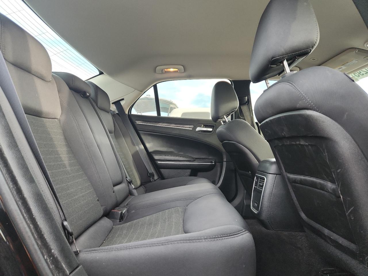 2018 CHRYSLER 300 TOURING photo 10