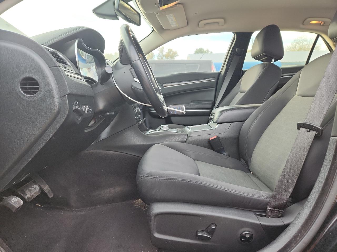 2018 CHRYSLER 300 TOURING photo 7
