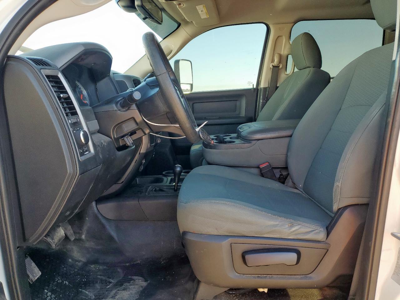 2016 RAM 2500 ST photo 13