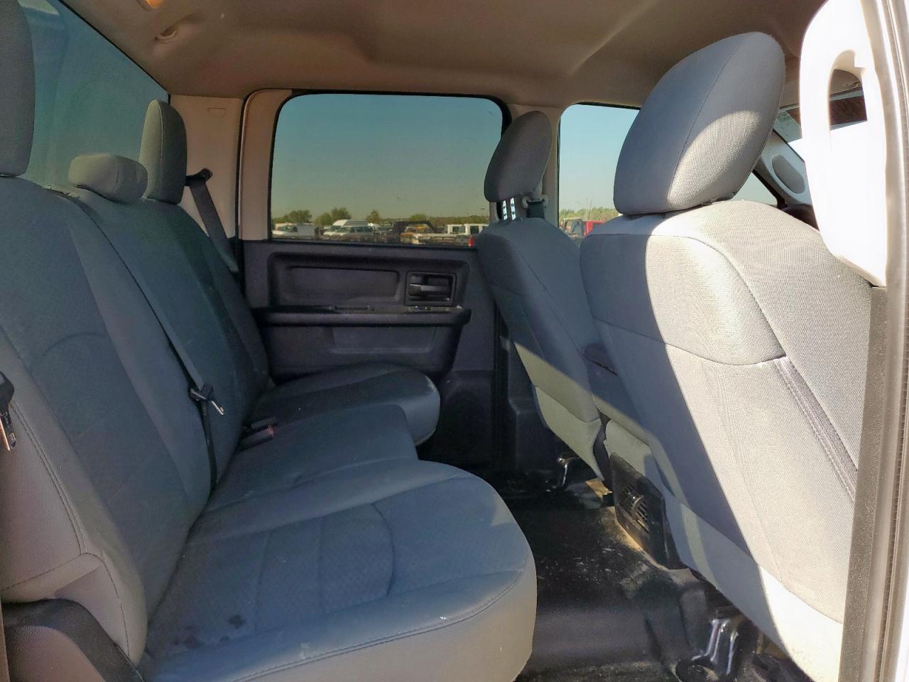 2016 RAM 2500 ST photo 19