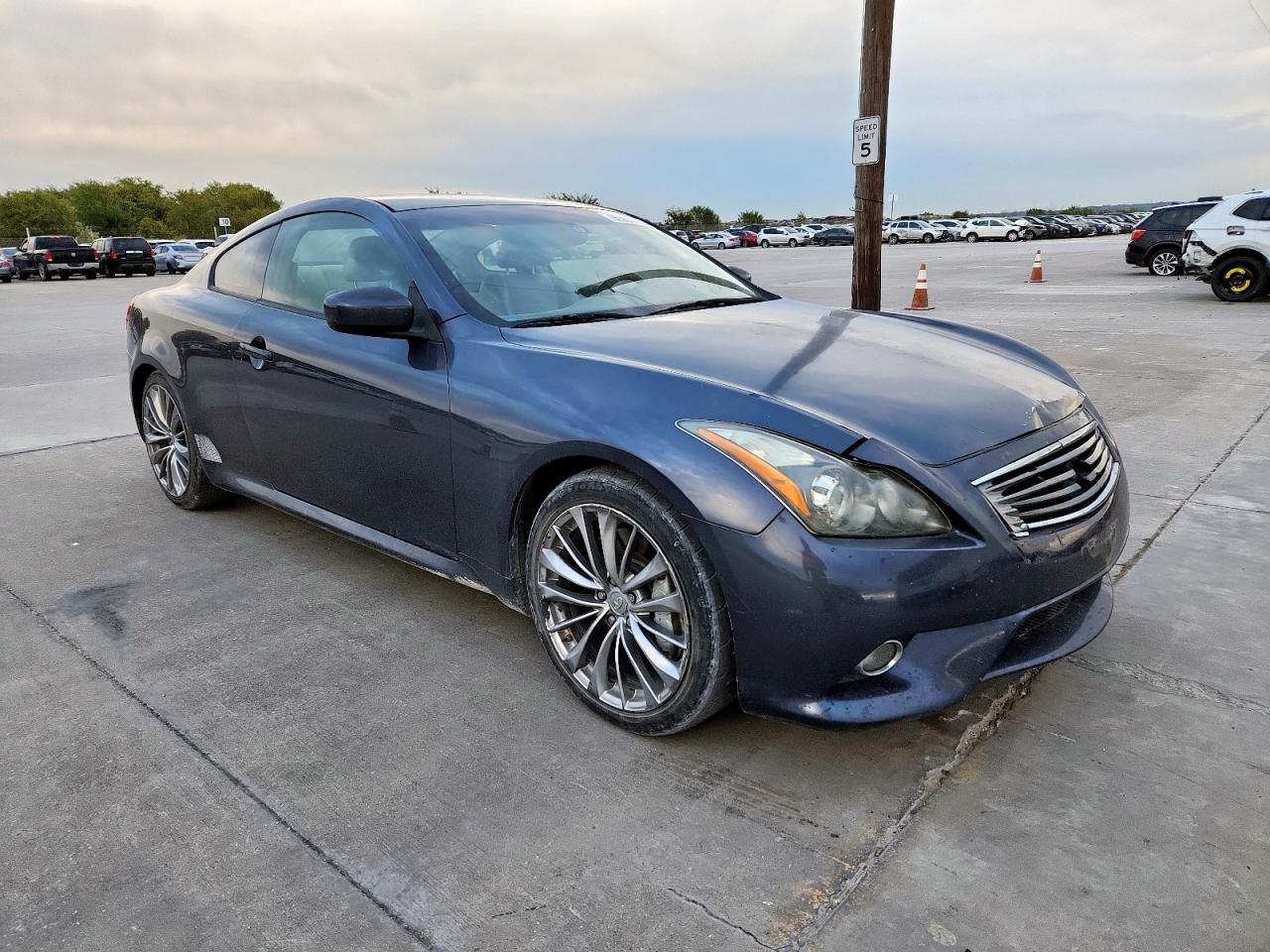 2011 INFINITI G37 photo 7