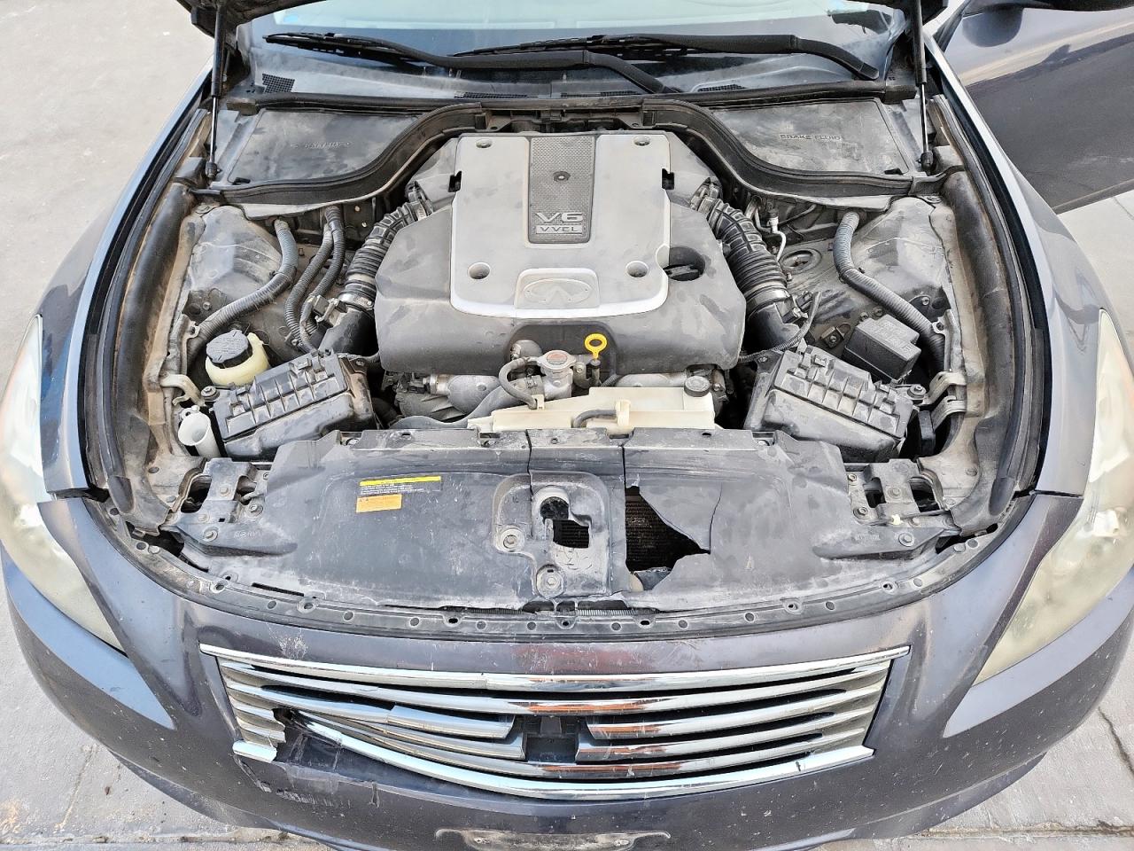 2011 INFINITI G37 photo 21
