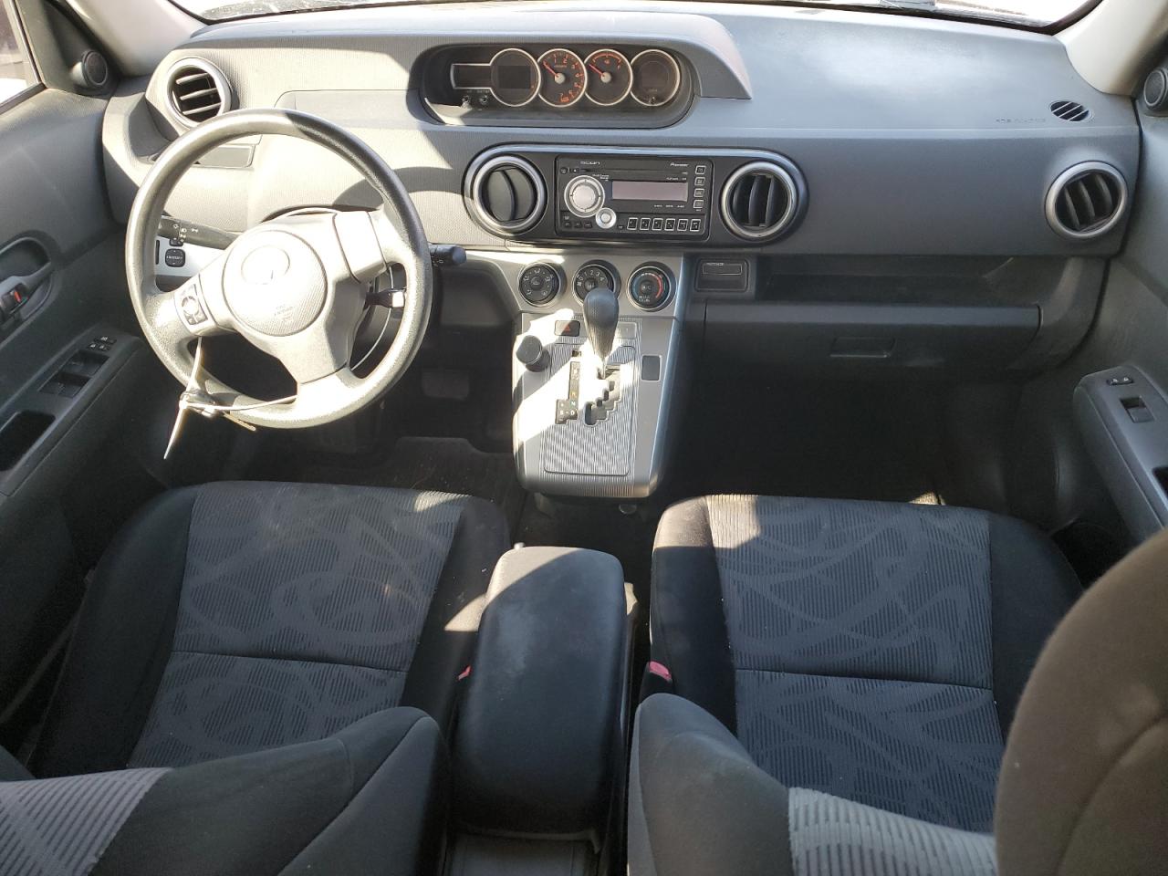 2011 TOYOTA SCION photo 8