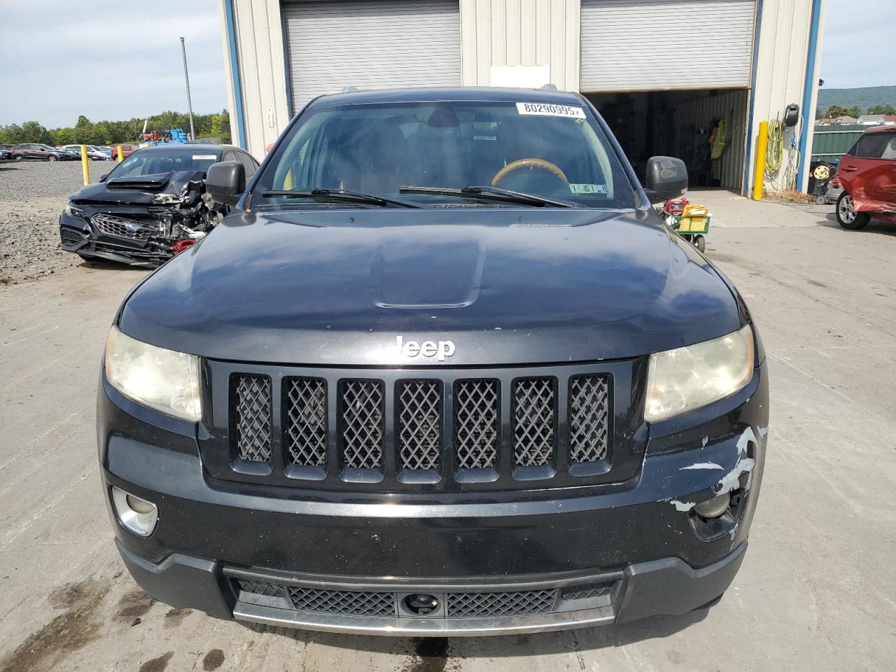 2011 JEEP GRAND CHEROKEE OVERLAND photo 9