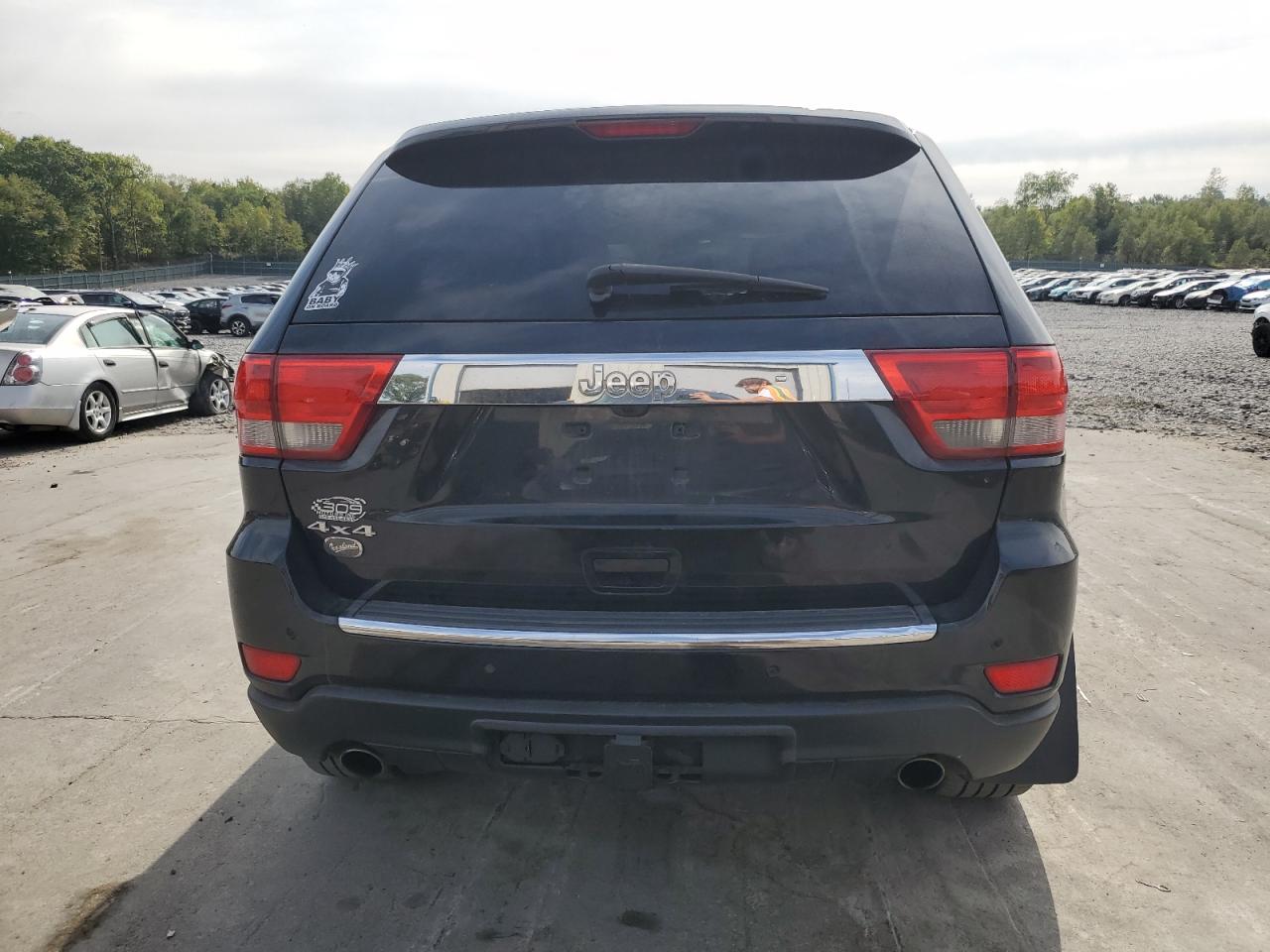 2011 JEEP GRAND CHEROKEE OVERLAND photo 11