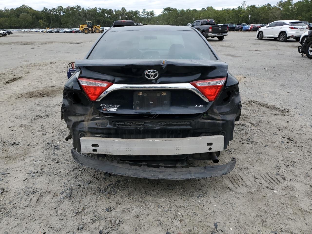 2015 TOYOTA CAMRY LE photo 16
