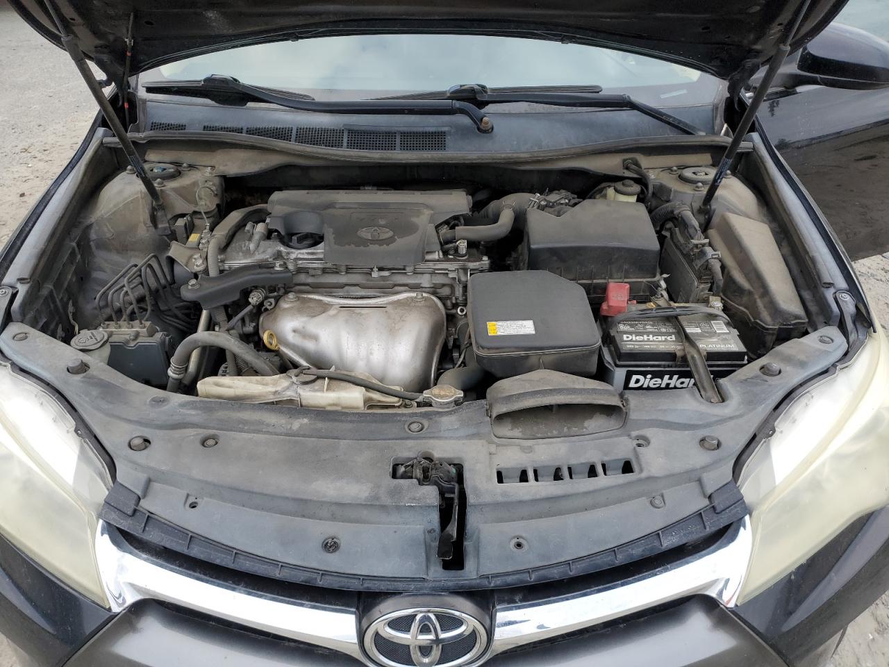 2015 TOYOTA CAMRY LE photo 31