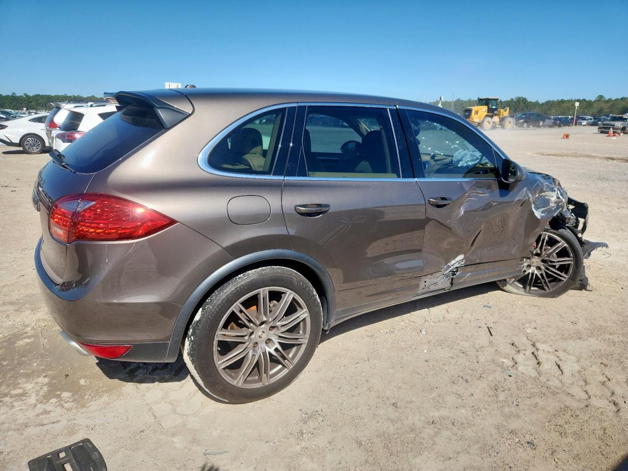 2011 PORSCHE CAYENNE photo 3