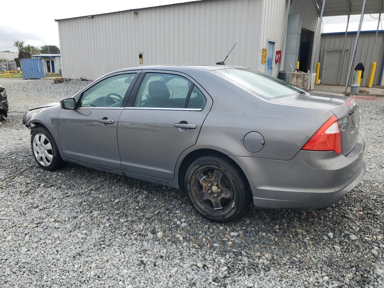 2011 FORD FUSION SE photo 2