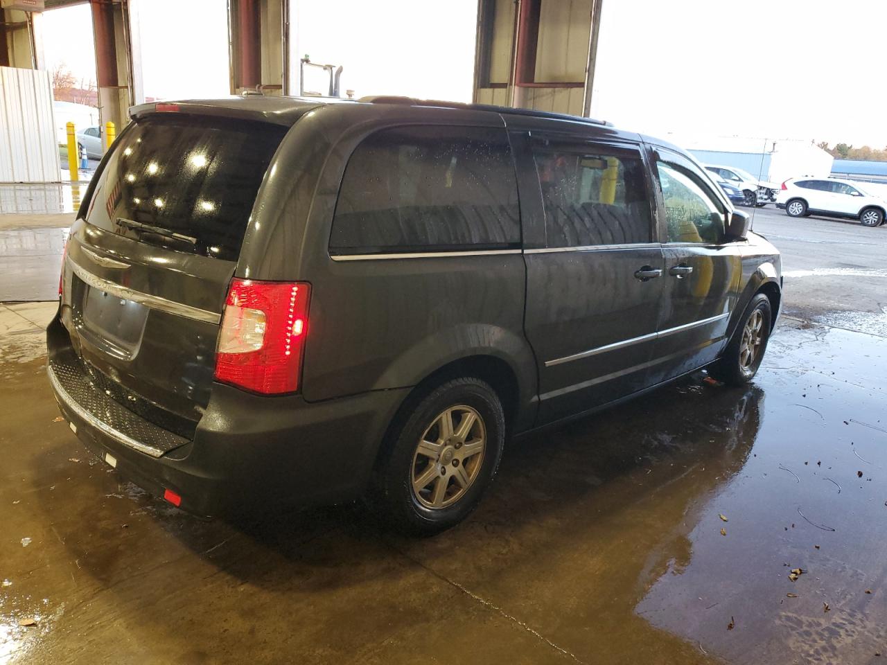 2012 CHRYSLER TOWN & COUNTRY TOURING photo 5