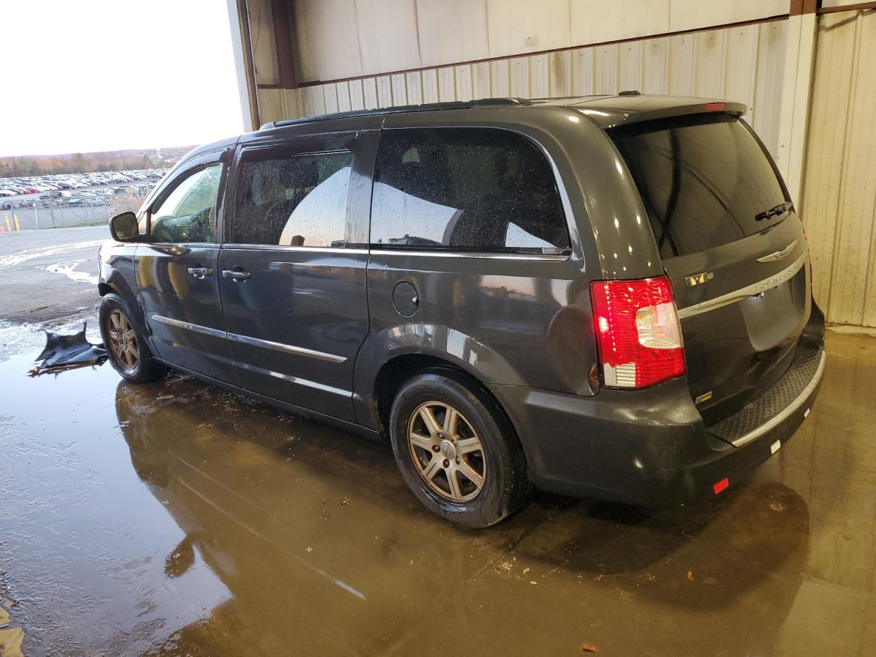 2012 CHRYSLER TOWN & COUNTRY TOURING photo 3