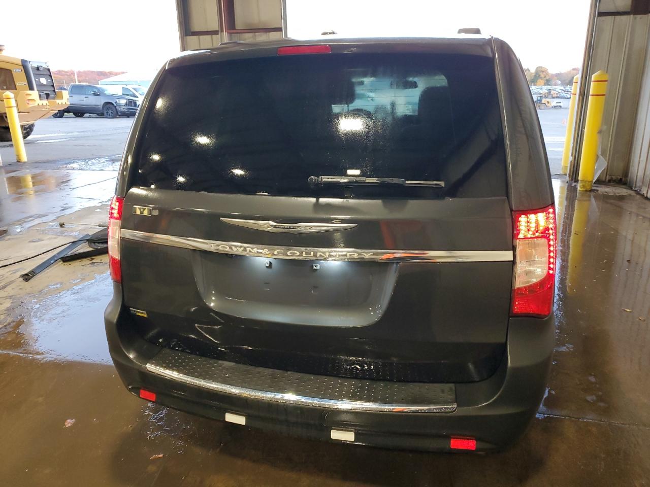 2012 CHRYSLER TOWN & COUNTRY TOURING photo 11