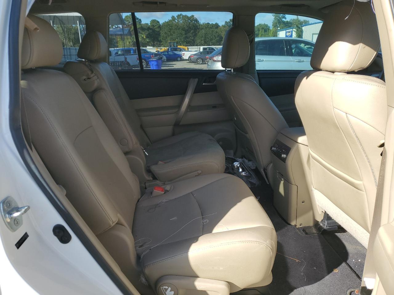 2013 TOYOTA HIGHLANDER SE photo 11